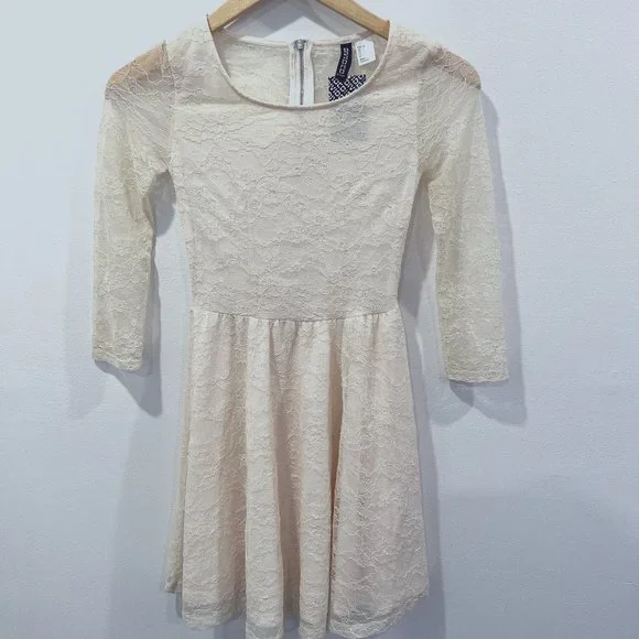 H&M Divided Cream Lace Dress Size 2 NWT H&M Divided Cream Lace Dress Size 2 NWT
